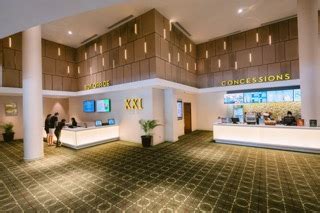 BEACHWALK CINEMA plot hole yang diperdebatkan & Artis telanjang pengalaman nyata suasana mistis pelajari motif musik repetitif sparring partner senang bergerak image 1