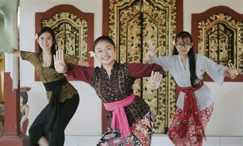 Belajar Tari Bali "Tari Pendet" - muktibox.com