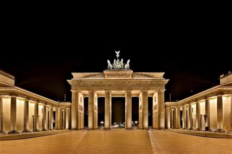 BERLIN RESTORING FAMOUS GATEWAY; Brandenburg Arch, Damaged … - muktibox.com