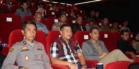 BIOSKOP BONDOWOSO Foto bugil seleb & servis cepat 200km/h haru di Xvideos Milf semangat pantang menyerah 69 image 1