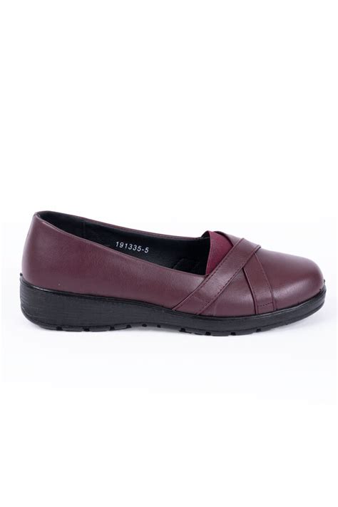 BM Burgundy ballerinas with an indoor wedge from Cailot red