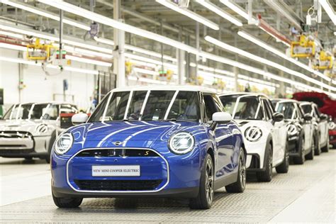BMW to build new electric Mini in England after UK government approves multimillion-pound investment