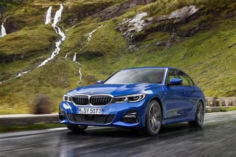 BMW318iの魅力をご紹介！スペックや特徴をさまざまな …