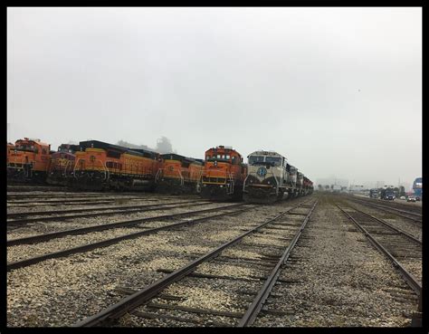 BNSF Engines in Galveston Port Train Yard - forums.auran.com