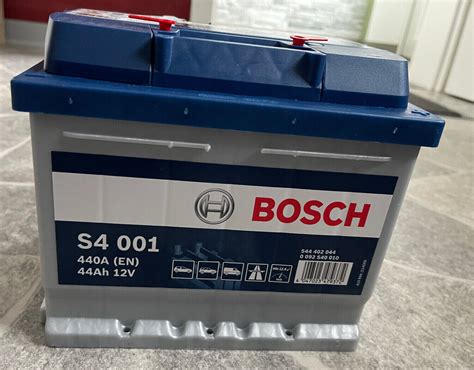 BOSCH AUTOBATTERIE 12V 44Ah STARTERBATTERIE 440A …