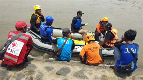 BPBD Tulungagung Evakuasi Belasan Penumpang Perahu …