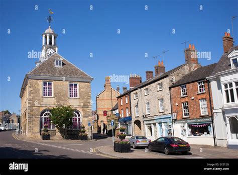 BRACKLEY, ENGLAND - MARCH 24: Brackley Town mascot Sammy … - coolestguyplanet.net