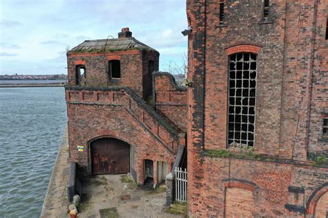 BRAMLEY MOORE DOCK HYDRAULIC... - The Derelict Explorer