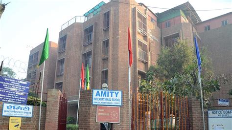 Xuxx Uom - BREAKING NEWS: Delhi Amity School Receives Bomb Threat Investigation  Underway