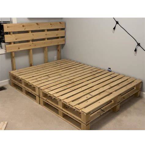 Built Wood Pallet Platform Bed - Easy Pallet Ideas - raincitystudios.com