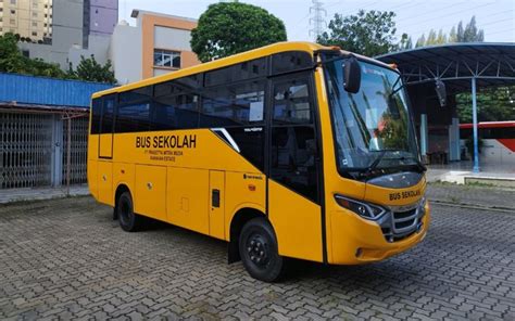 Bus Sekolah - Jakarta - coolestguyplanet.net