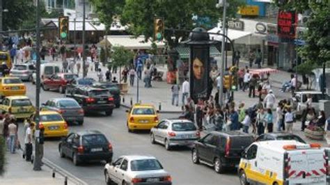 Bağdat Caddesi'nde hız canavarları durmuyor. 