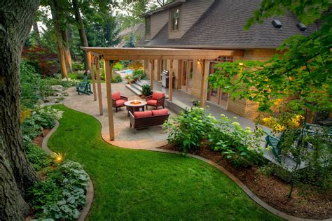 51 Great Backyard Landscaping Ideas. Your backyard landscaping should be an extension of what's going on inside your home. Often, regardless of your indoor style, your backyard ends up looking more colorful, casual, and fun. The possibilities are only limited by the terrain, your design skills, and your do-it-yourself landscaping know-how..