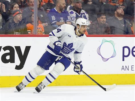 Back-to-back hat tricks for Matthews as Maple Leafs improve to 2-0