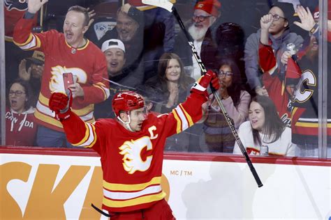 Backlund scores short-handed goal in 3rd period as Flames beat Panthers 3-1