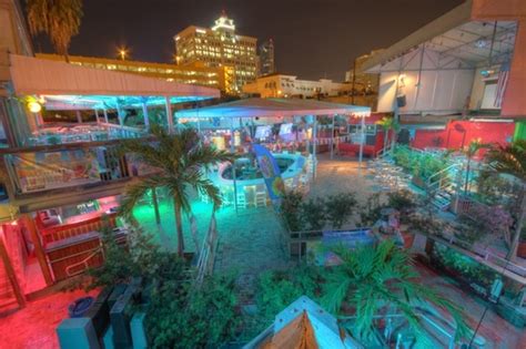 Backyard fort lauderdale. 15. Lona Cocina & Tequileria. Lona, situated across from Fort Lauderdale Beach, is a stunning Mexican restaurant serving authentic street food with an upscale twist. For a full taste of this high ... 