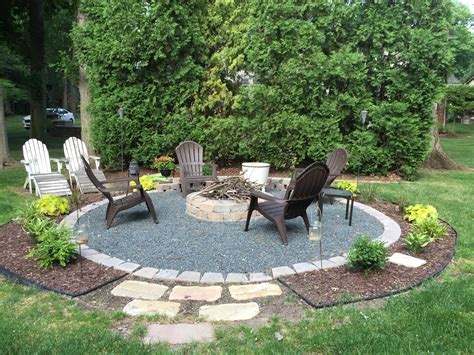 Backyard landscape ideas with fire pit. Dec 3, 2021 · Here are some outdoor spaces that include unpretentious fire pits. After seeing them, I guarantee you’ll love calm, rural settings even more. 1. Natural Stone Fire Pit Ideas. This backyard patio is such a fabulous gathering spot. The circular fire pit boasts rounded natural stones in different tones. 