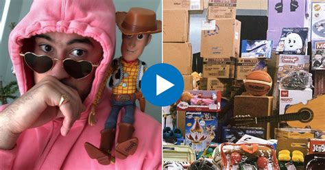 Bad Bunny entrega regalos de Navidad a miles de niños en Puerto Rico