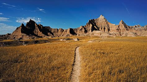 Badlands National Park: Flood Features and Fossils