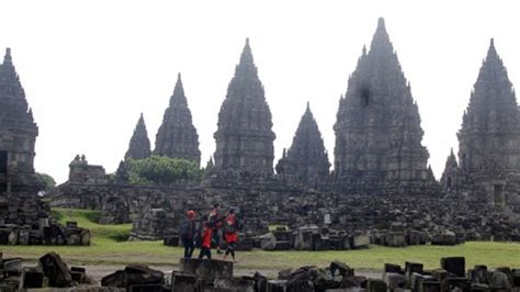 Bagaimana candi prambanan dibangun