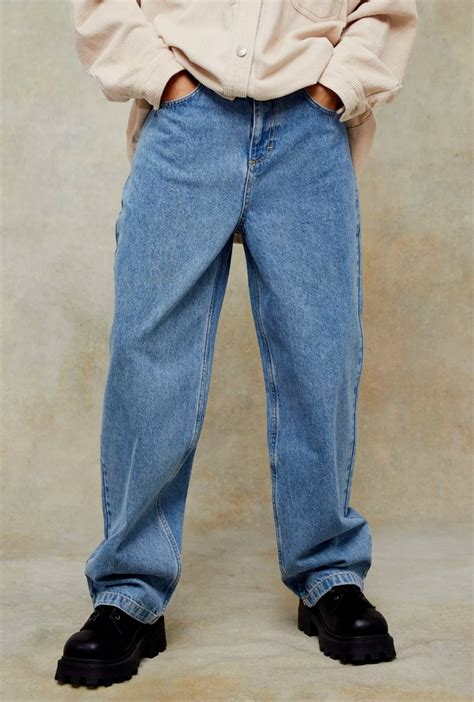 Baggy pants 90s. Our baggy jeans come in a variety of styles and washes, ensuring there's a pair for every taste. From the classic '90s loose jeans to the trendy high-rise stride jeans, you'll find the perfect fit to express your personal style. The wide range of options also includes baggy jeans with side stripes for a sporty touch and low-rise baggy … 