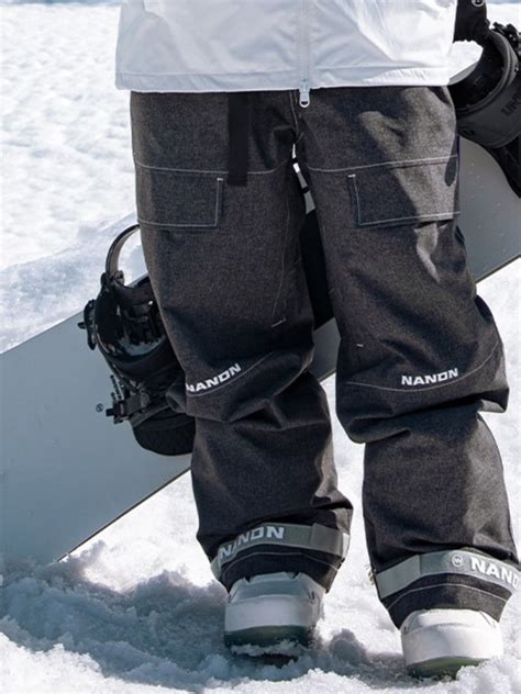 Baggy snowboard trousers. Snowboard Pants at Blue Tomato Shop - best selection of brands since 1988. Discover the latest models for women, men & kids. ... you don't want really want baggy pants for long splitboard-tours. Similarly, you wouldn't choose super warm Gore-Tex pants for spring sessions in the park. Snowboard pants ... 