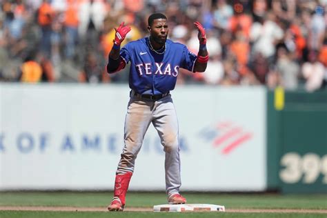 Bailey’s 2-run homer in 10th gives Giants 3-2 win over Rangers