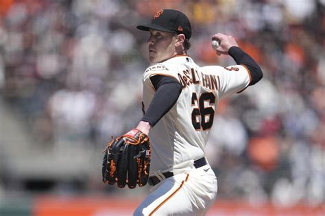 Bailey’s 4 RBIs on 24th birthday leads Giants to 14-4 rout, drop Pirates under .500