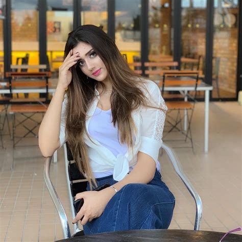 Bailey Flores Instagram Karachi