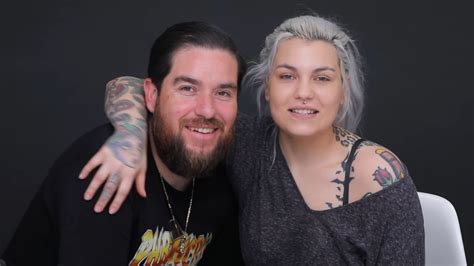 Bailey and Fern met in December 2013, when Bailey decided to get her first tattoo from him. Fern was a tattoo artist who worked at a shop in Los Angeles. They hit it off right away and started dating soon after. According to Hollywood Mask, they had a lot in common, such as their love for animals, art, and music.. 