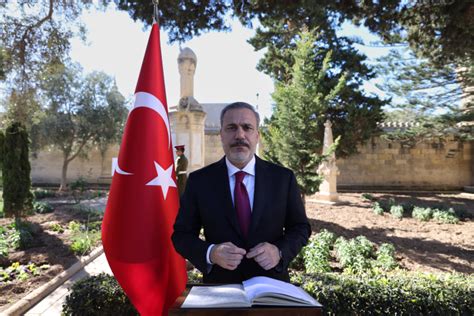 Bakan Fidan, Malta'daki Türk Şehitliği'ni ziyaret etti - Son Dakika Haberleri