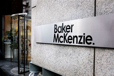 The estimated total pay range for a Patent Agent at Baker McKenzie 