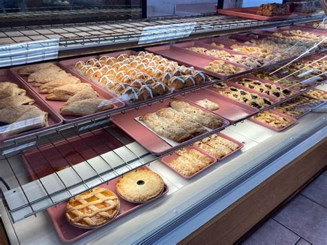 Bakeries in boardman ohio. Are you craving freshly baked goodies but don’t know where to go? Fear not, for we have compiled a list of the best bakeries near you that offer a variety of baked treats, from cro... 