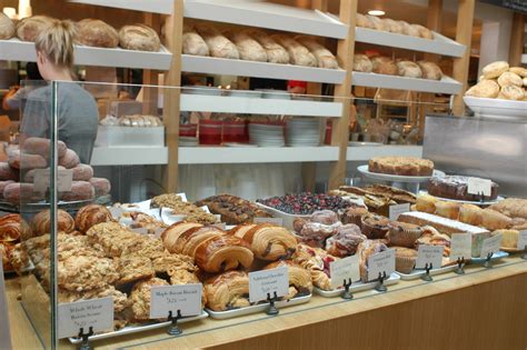 Bakeries los angeles. Oct 24, 2016 · Amandine Patisserie. This classic Brentwood bakery still has reliably good croissants, especially of the almond variety. There's also plenty in the way of danishes, cakes, cream pies and a number ... 