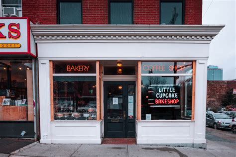 Bakery shop in brooklyn. One of the main reasons why people prefer buying panettone from local bakeries is the assurance of quality and authenticity. Local bakeries often pride themselves on using traditio... 