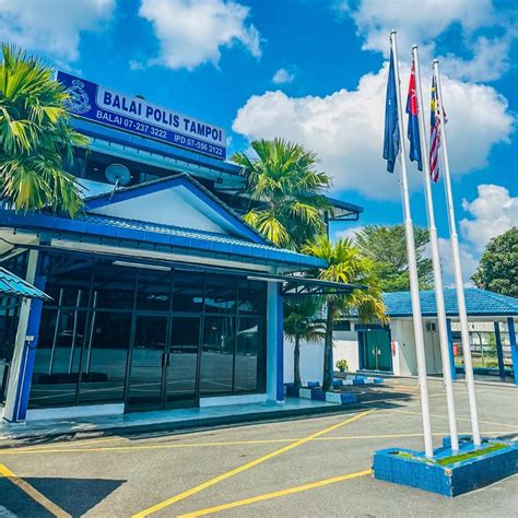 Balai polis tampoi.  #makanbestjohor #caraberlauk #lompattikam #kuihtalam #kuih Talam Station 4 d...