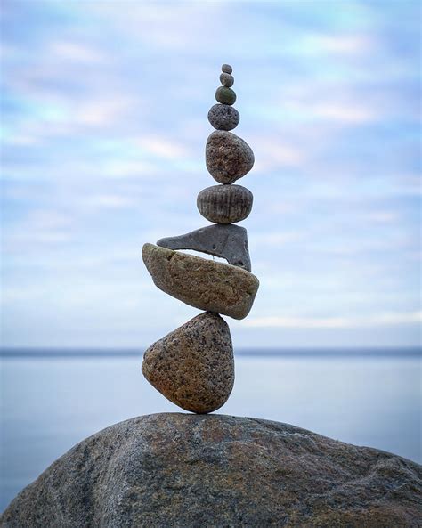 Balancing art. Managers need a new way to think about managing change in today's knowledge organization. Instead of breaking change into small pieces--TQM, process reengineering, employee empowerment--and then managing these pieces, managers need to think in terms of overseeing a dynamic. Managing change is like balancing a mobile. … 