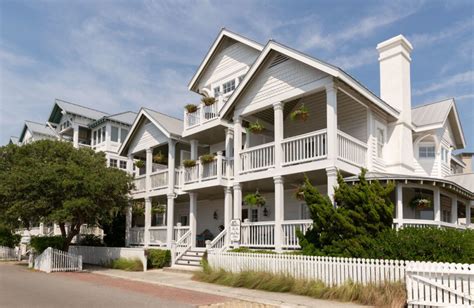 Bald head island inn. Overlooking the Marina on Bald Head Island, this stately seaside Bed & Breakfast dominates the Harbour Village landscape. Open, common area decks and porches … 