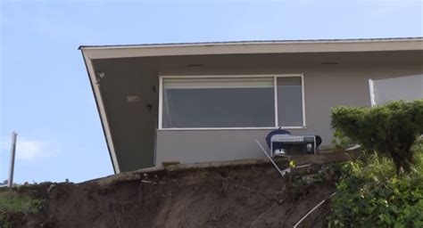 Baldwin Hills homes on the brink of collapse after mudslides