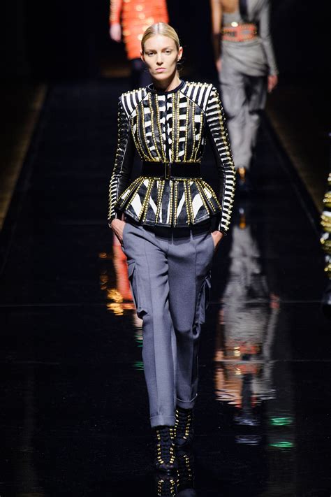 Sep 29, 2021 ... Balmain | Spring Summer 2022 by Olivier Rousteing | Full Fashion Show in High Definition. (Widescreen - Exclusive Video/1080p - PFW/Paris .... 