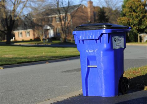 Rawlings-Blake and the Department of Public Works began distributing the city's new municipal trash cans Tuesday in the Penn/North community. For residents like Rodney Mckissack and Julvette Price ...