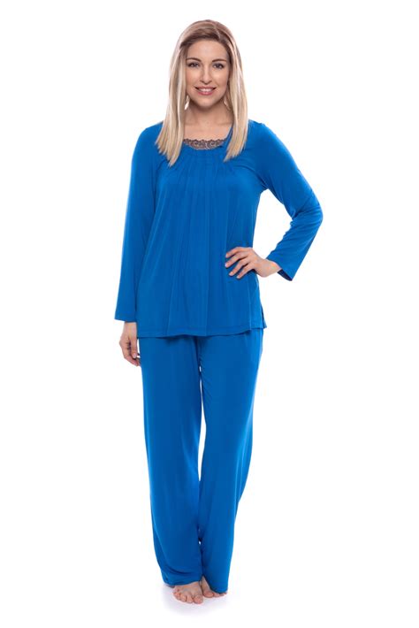 Bamboo pajams. Cozy Earth Pajamas are one of Oprah’s favorite things, so much so that she’s partnered with them to bring you these special edition Long-Sleeve Bamboo Pajamas embroidered with the words “Live Your Best Life Everyday”. Discover why these are a favorite. 