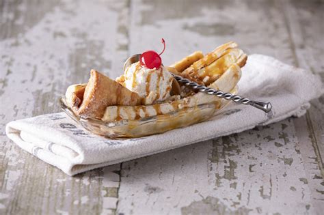 Banana Pudding Pie XANGOS - Sweet Street Desserts