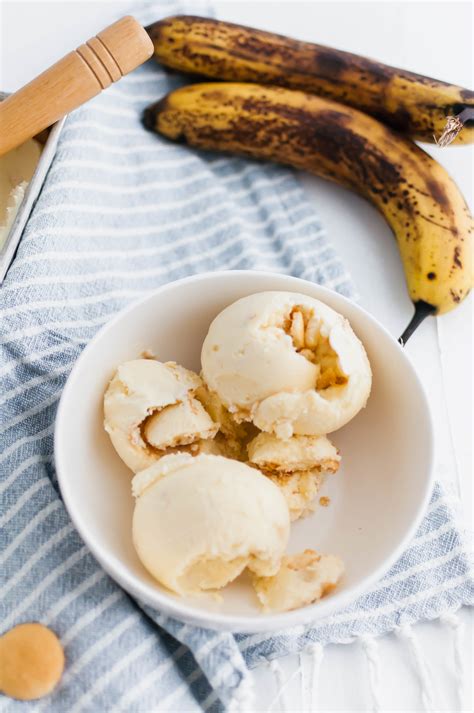 Banana pudding ice cream. Oct 4, 2012 ... Strain custard into medium bowl (I use a 2-quart glass measure to make pouring into the machine easier); whisk in mashed banana, rum (if using) ... 