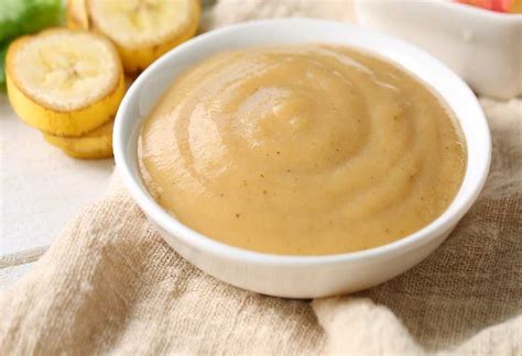 Banana puree. If you keep these equivalents nearby, though, you will be able to make the switch easily. 1 pound bananas = 3 medium bananas. 1 pound bananas = 4 small bananas. 1 pound bananas = 2 to 2 1/2 cups sliced. 1 pound bananas = 1 1/3 cups mashed. 1 pound dried bananas = 4 1/2 cups sliced. 