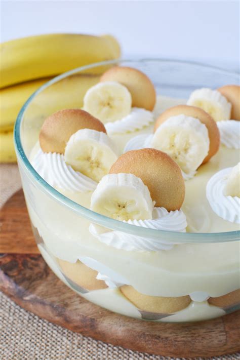 Bananna pudding near me. The first step is to infuse the milk with the flavor of banana. Slice the bananas and add them to the milk. Heat the milk mixture until it just starts to boil or simmer. Remove from the pan and let the milk cool down in the fridge. Let the bananas infuse the milk for about 4 hours, or up to 12 hours. 