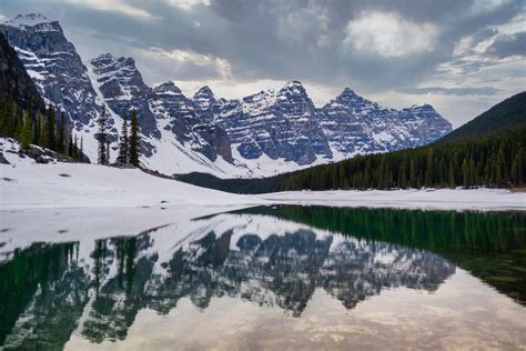 Banff in may. What to Expect When Visiting Banff in May. Visiting Banff in May (or any mountain destination in shoulder season) has risks but great rewards. The town and trails will be … 