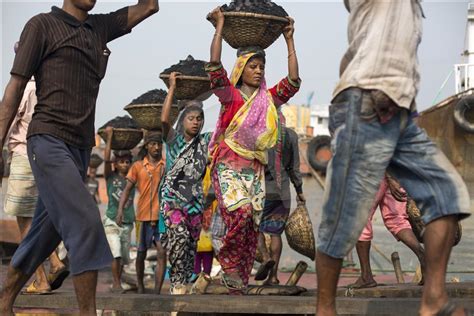 Bangladeş kadın pazarı