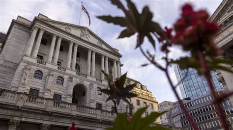 Bank of England keeps its main interest rate at a 15-year high despite mounting worries about the British economy