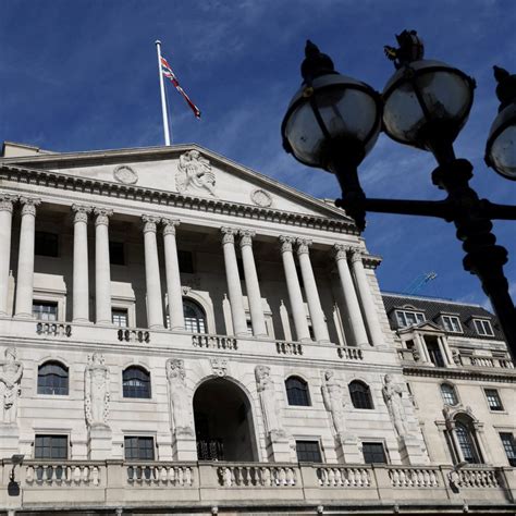 Bank of England keeps main UK interest rate at 15-year high of 5.25% and cautions over oil prices